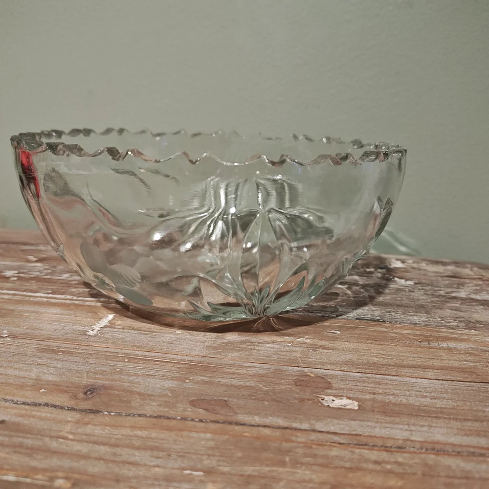 Vintage Etched Flower Glass Round Bowl With Saw Tooth Edge